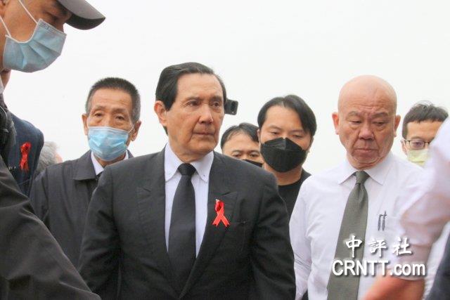 馬英九抵達告別式會場 出席柯文哲父喪儀式 馬英九抵達告別式會場 出席柯文哲父喪儀式