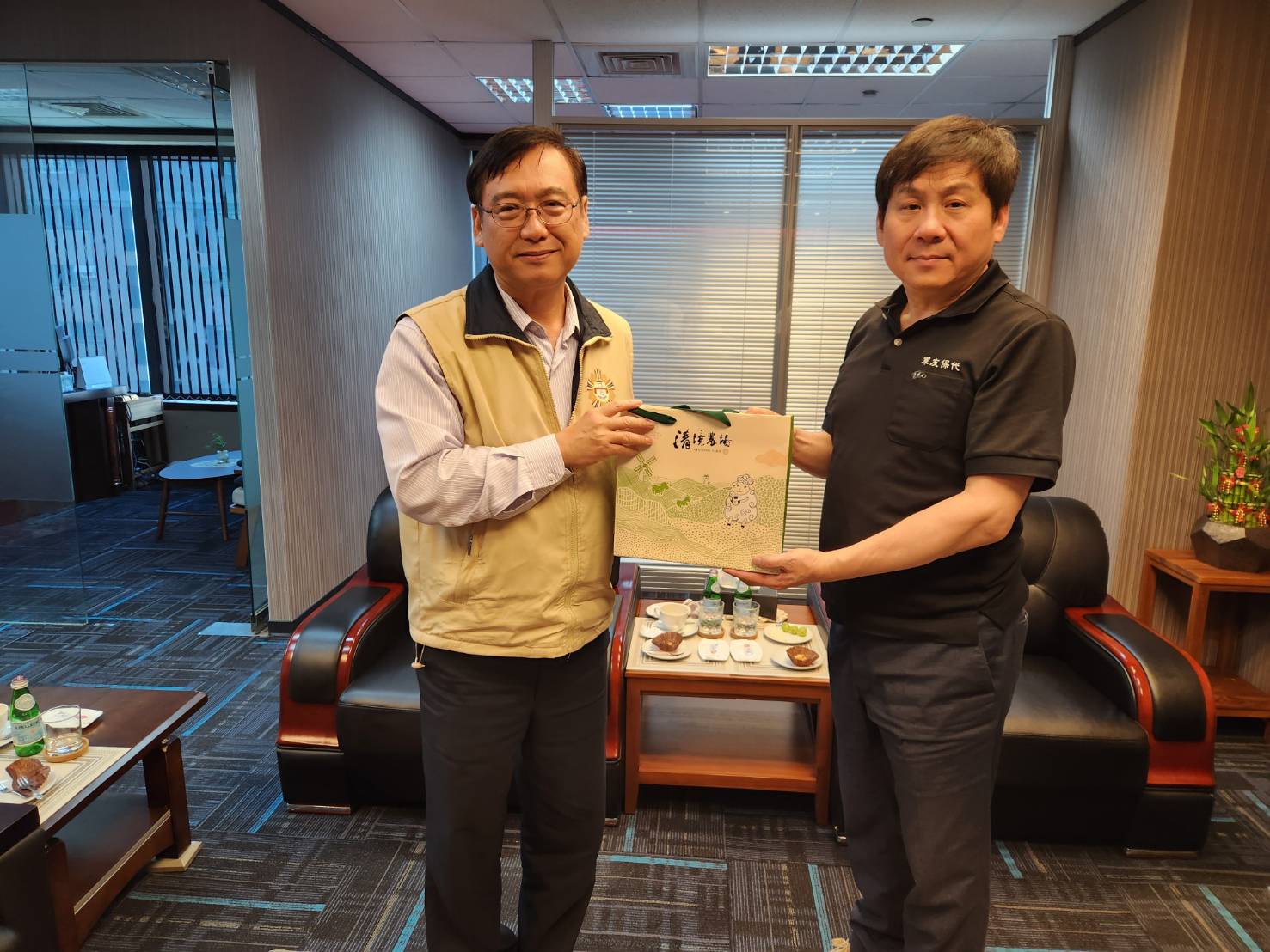 高雄市榮服處親赴拜會 感謝軍友保險公司熱心公益 高雄市榮服處親赴拜會 感謝軍友保險公司熱心公益