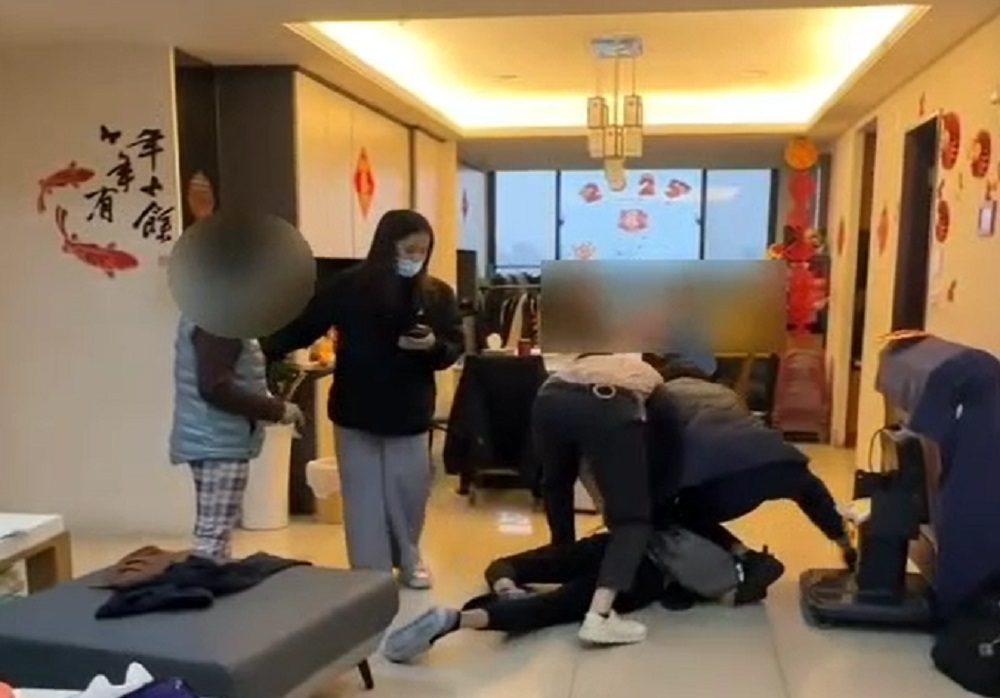 【有片】桃警逮車手 受害婦執迷不悟高喊:這不是詐欺 【有片】桃警逮車手 受害婦執迷不悟高喊:這不是詐欺