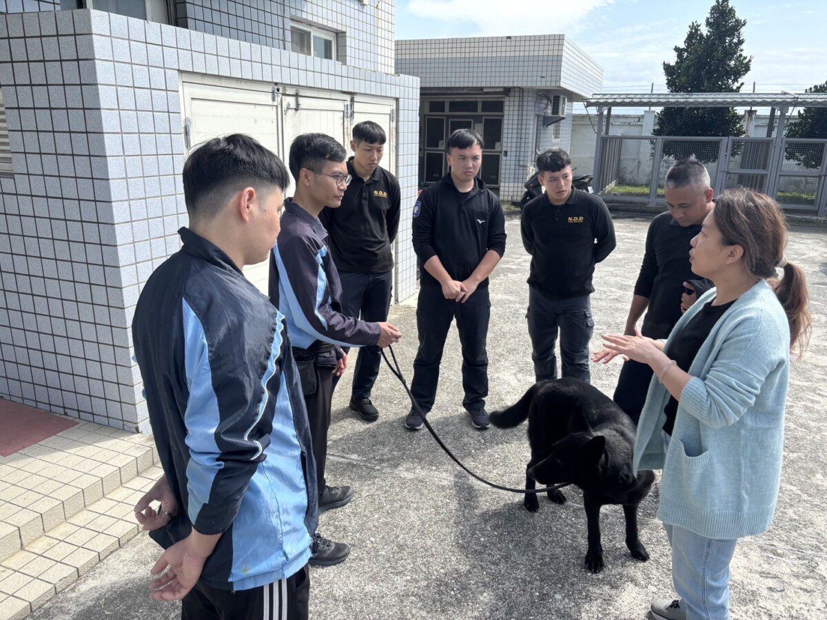 海巡署東部分署辦理偵搜犬醫療保健講習   強化犬隻照護與健康管理 海巡署東部分署辦理偵搜犬醫療保健講習   強化犬隻照護與健康管理