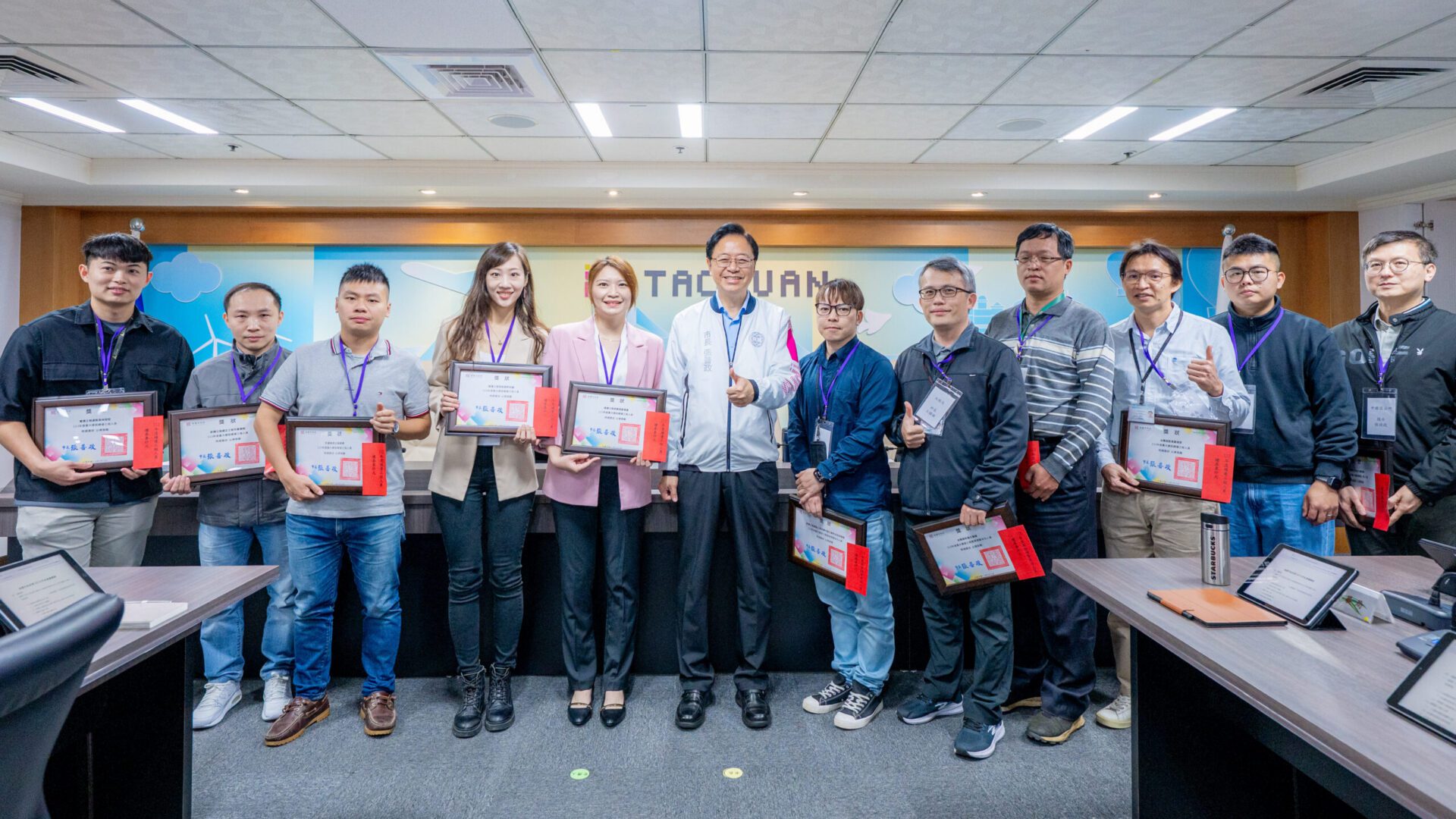 肯定同仁嚴格把關公共工程品質 張善政期許為民提供優質建設 肯定同仁嚴格把關公共工程品質 張善政期許為民提供優質建設