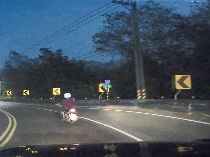 即時救援  崇德暖警助迷途山區老婦平安返家