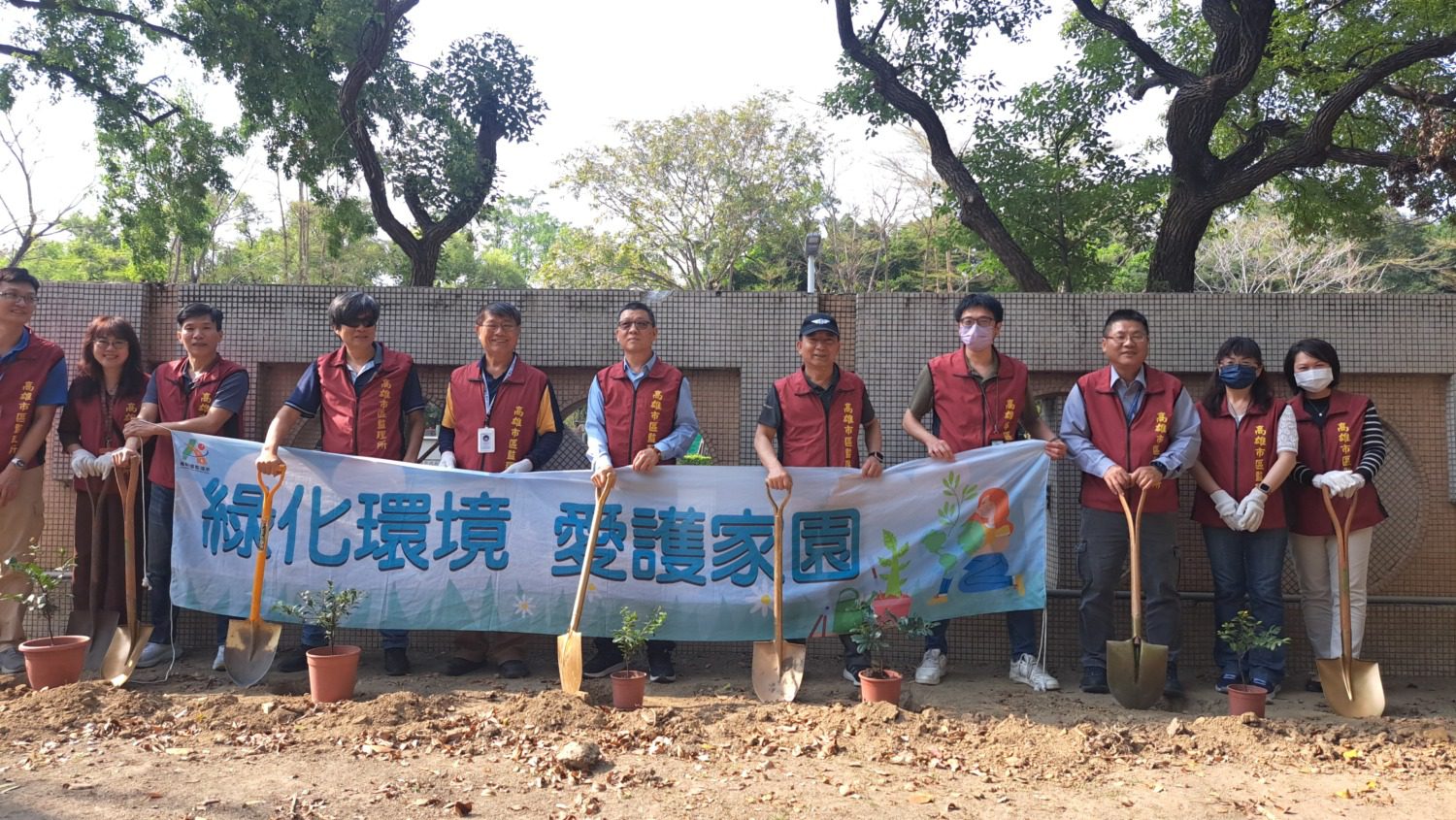 高雄市區監理所栽種樹苗來守護生態環境