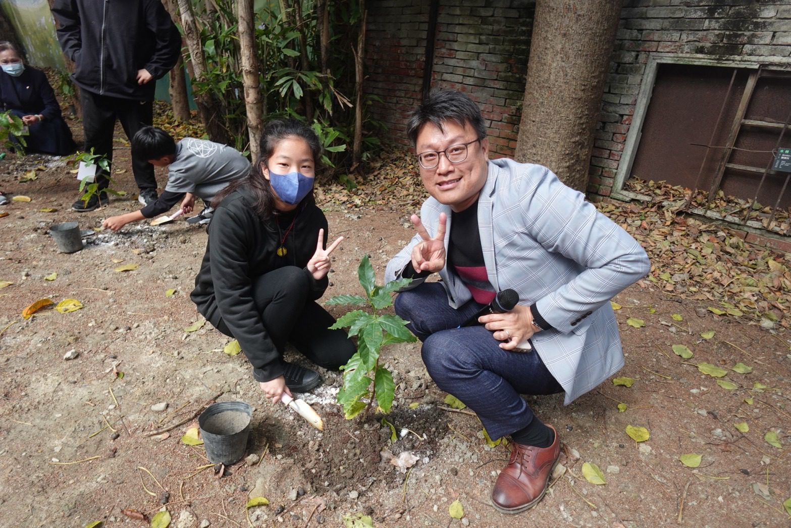 台中市教育局推動淨零綠校園 槺榔國小植樹節齊心種樹護地球 台中市教育局推動淨零綠校園 槺榔國小植樹節齊心種樹護地球