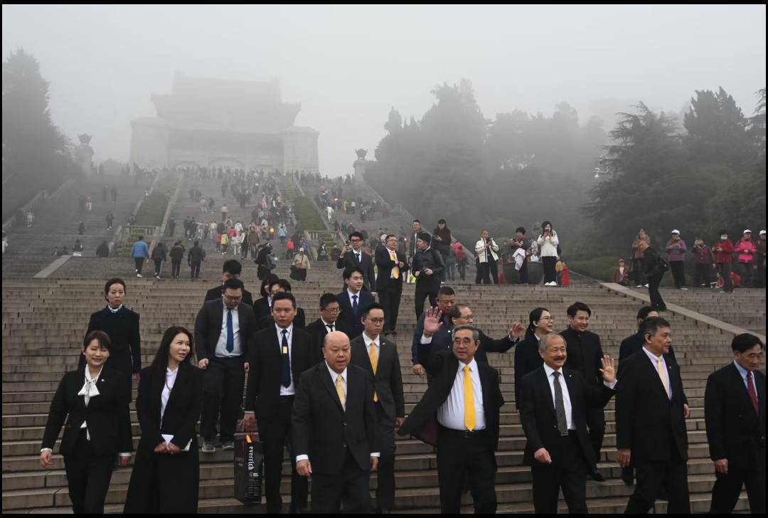新黨率青年軍遠赴南京致祭國父 高呼「內除國賊、外抗強權、驅除韃虜、恢復中華」