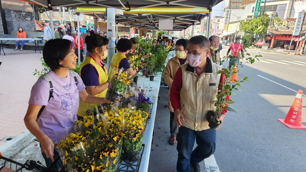 植樹節全民響應!埔里贈苗、台中校園植樹 共築永續綠色家園 植樹節全民響應!埔里贈苗、台中校園植樹 共築永續綠色家園