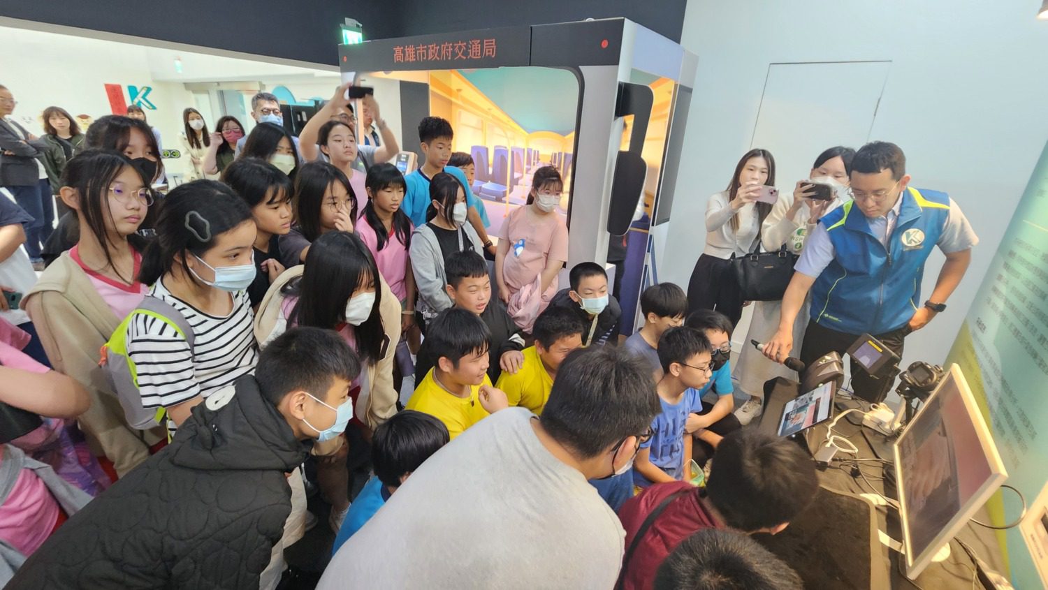 永芳國小參訪高雄市交通局智慧運輸中心 實地了解智慧交通科技的應用與發展 永芳國小參訪高雄市交通局智慧運輸中心 實地了解智慧交通科技的應用與發展