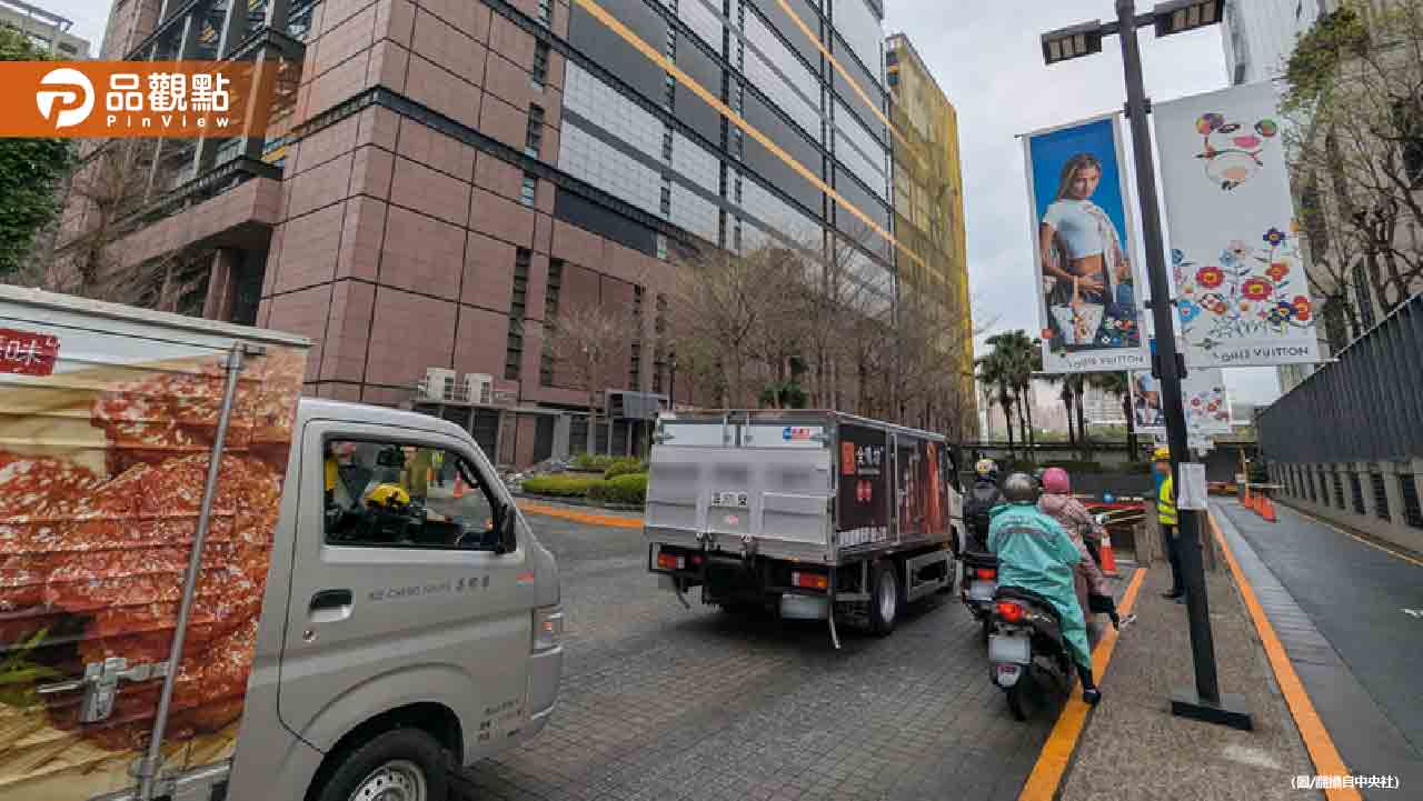 台中新光三越氣爆後開放取貨!77家櫃位進館作業 台中新光三越氣爆後開放取貨!77家櫃位進館作業