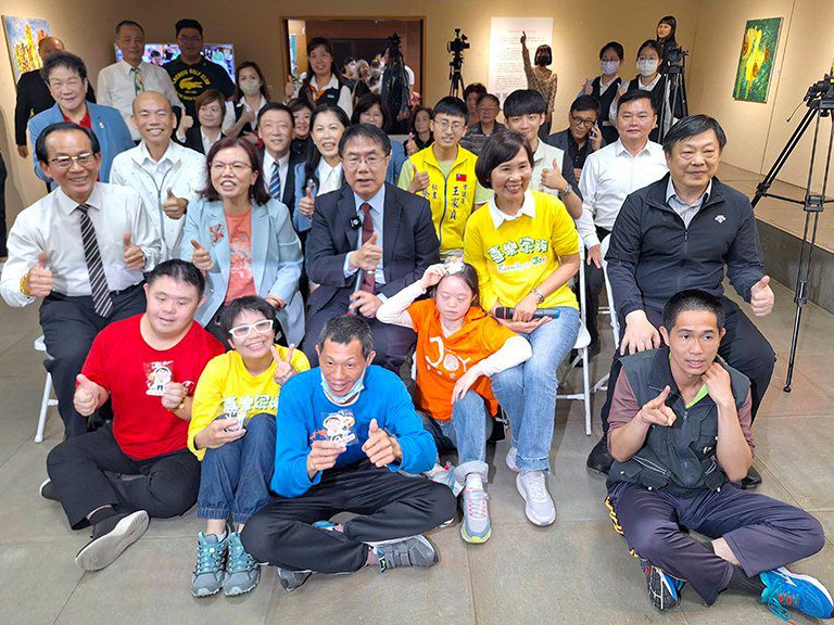 公益畫展「簡單的幸福‧Pure Happiness」 即日起至 4 月 6 日臺南文化中心 公益畫展「簡單的幸福‧Pure Happiness」 即日起至 4 月 6 日臺南文化中心