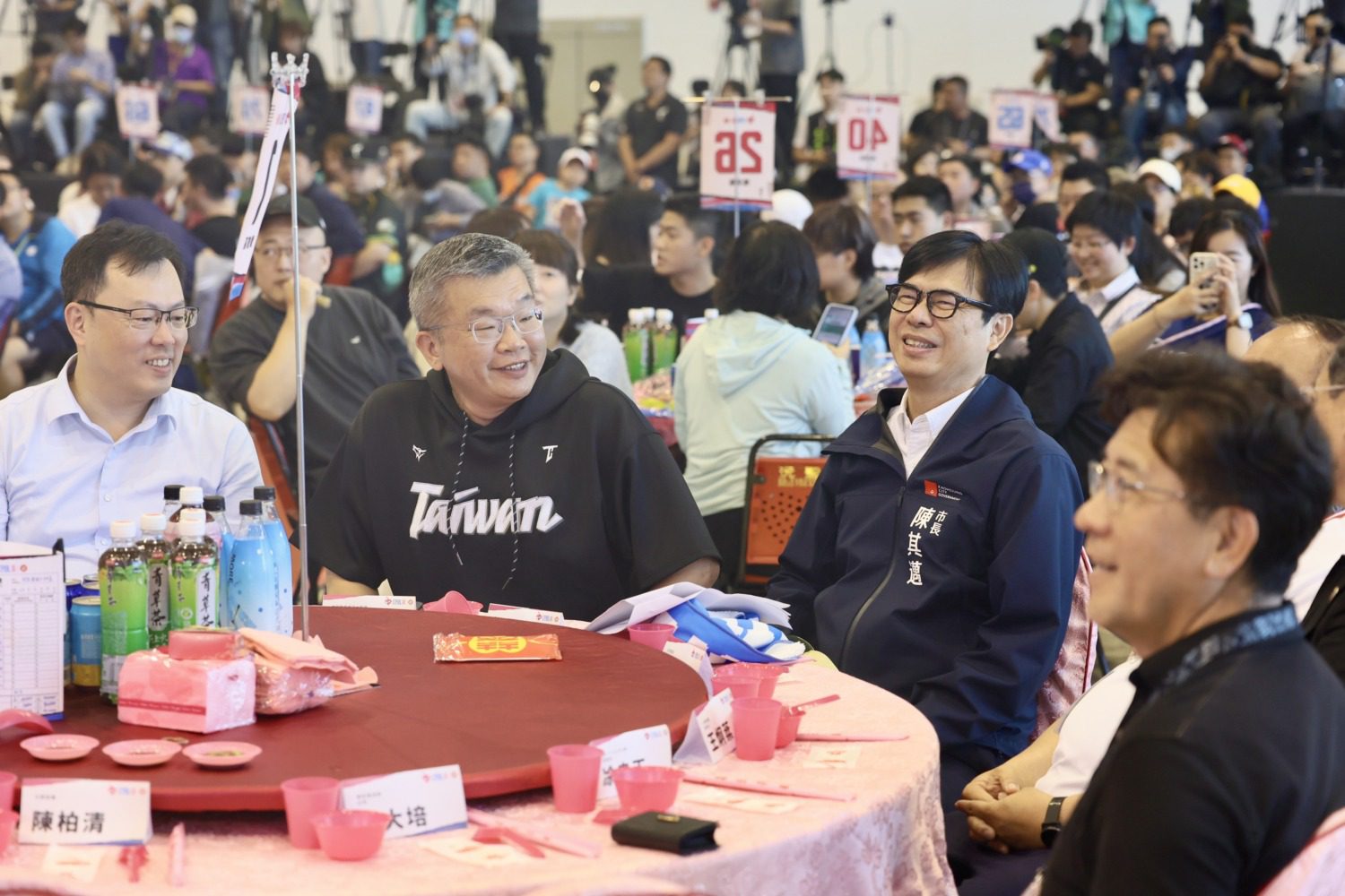 陳其邁出席中華職棒36年開季團圓大辦桌 期許台鋼雄鷹奪得佳績 陳其邁出席中華職棒36年開季團圓大辦桌 期許台鋼雄鷹奪得佳績