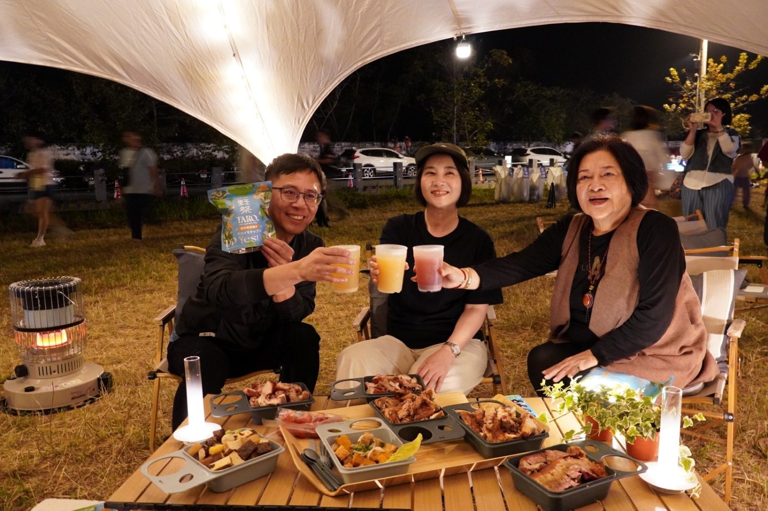 屏東北野祭煙火秀吸引2萬人聖  周春米縣長邀縣民沉浸山野體驗露營趣 屏東北野祭煙火秀吸引2萬人聖  周春米縣長邀縣民沉浸山野體驗露營趣