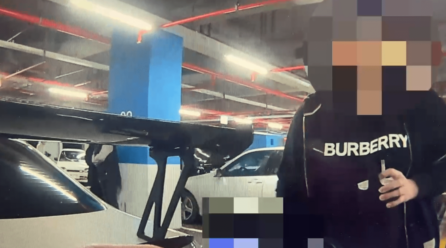 醫院停車場車聚擾民 無照男堅稱「合法改裝」無證據 醫院停車場車聚擾民 無照男堅稱「合法改裝」無證據