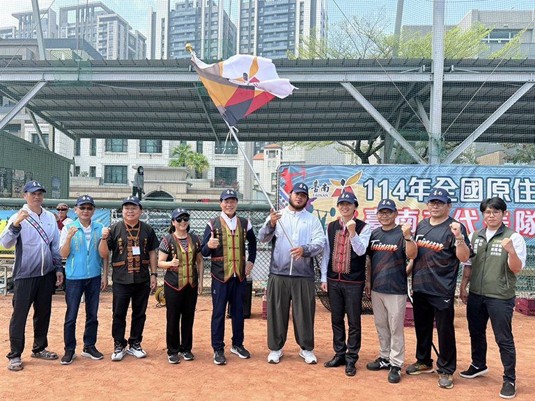 葉澤山為臺南市全原運代表隊授旗 期勉全力以赴爭取佳績 葉澤山為臺南市全原運代表隊授旗 期勉全力以赴爭取佳績