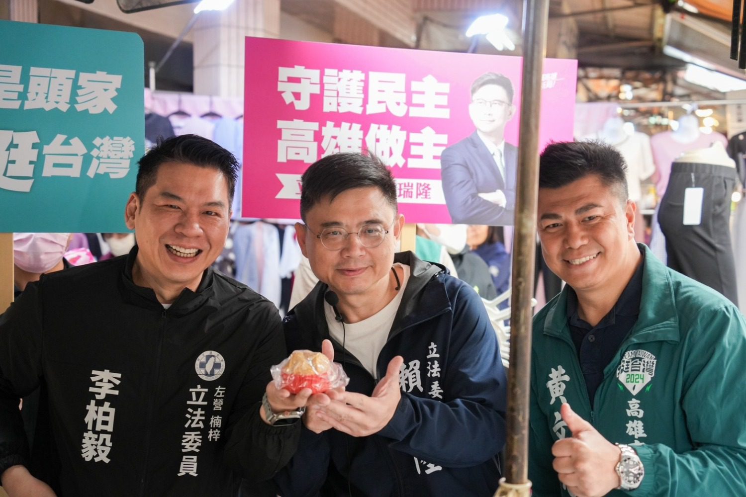 賴瑞隆舉辦「人民是頭家」市場掃街宣講 呼籲高雄作後盾 挺台灣 賴瑞隆舉辦「人民是頭家」市場掃街宣講 呼籲高雄作後盾 挺台灣