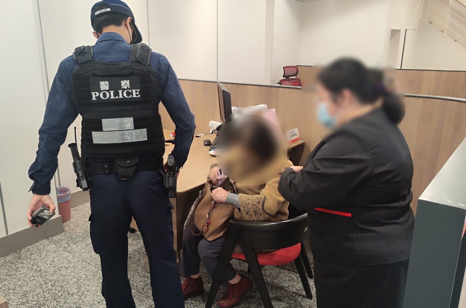 員警當場拆穿詐團伎倆 立德警阻詐五十四萬元 員警當場拆穿詐團伎倆 立德警阻詐五十四萬元