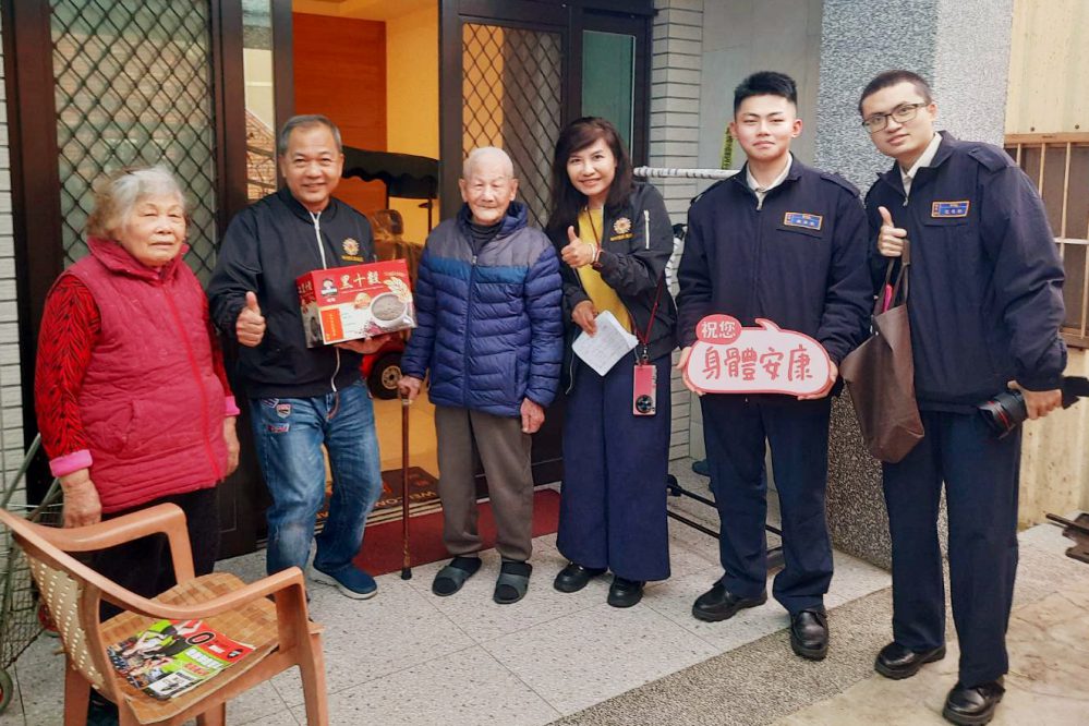 提升榮民長輩生命及財物安全意識 新竹榮服處推廣輔導會遠距照顧系統安裝及宣導防詐反詐 提升榮民長輩生命及財物安全意識 新竹榮服處推廣輔導會遠距照顧系統安裝及宣導防詐反詐