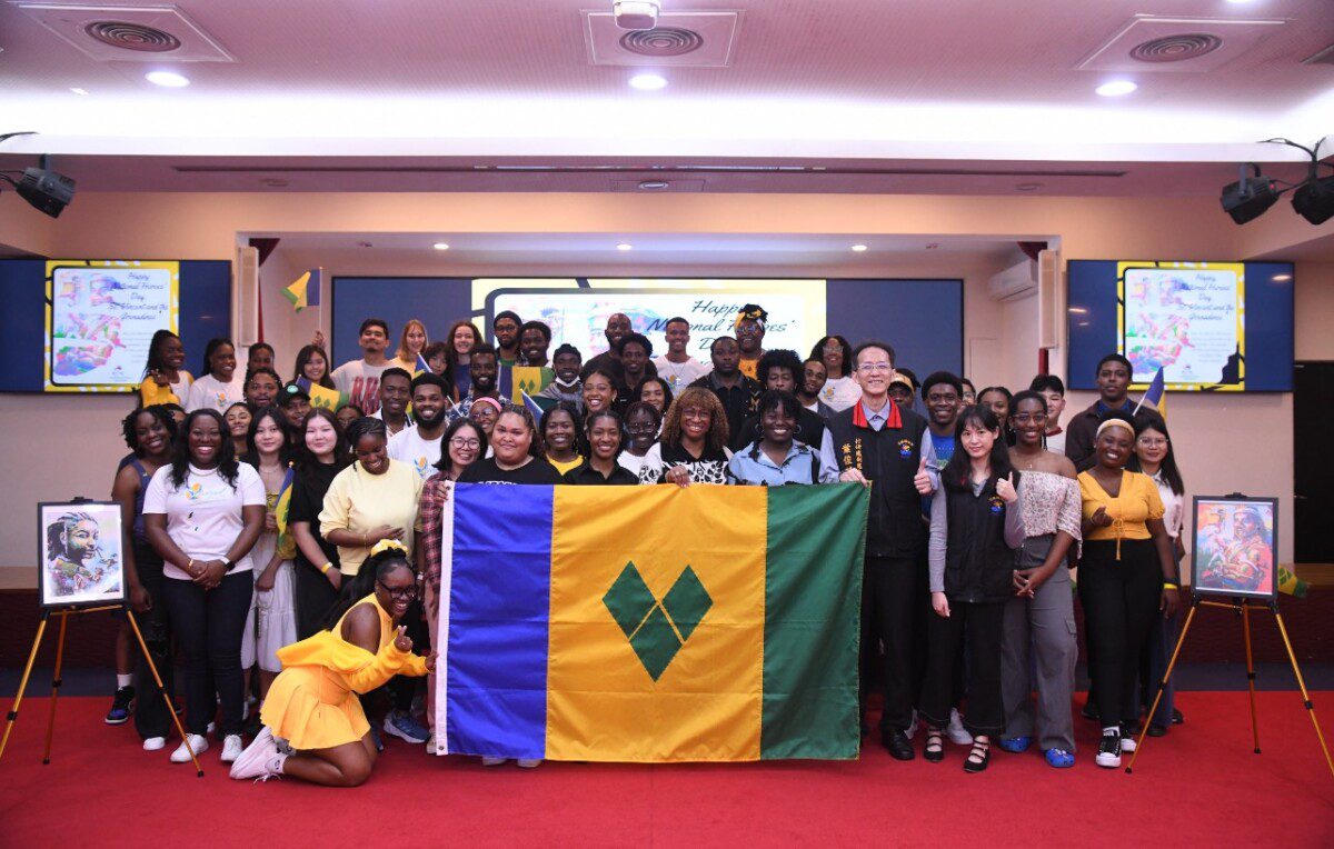 聖文森及格瑞那丁大使館連續四年選擇在花蓮縣政府辦理國家英雄日 促進兩地文化交流與國際友誼 聖文森及格瑞那丁大使館連續四年選擇在花蓮縣政府辦理國家英雄日 促進兩地文化交流與國際友誼