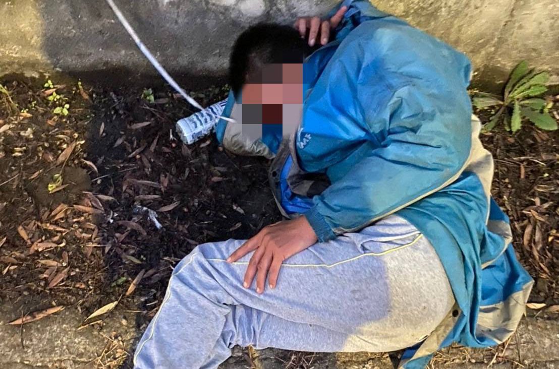 男子喝茫路邊倒頭就睡 大園警曝：不是第一次