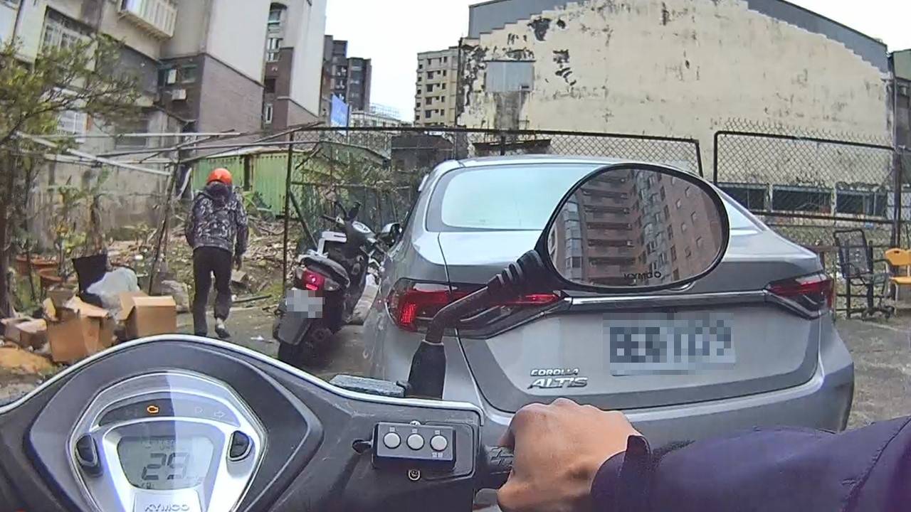 騎士拒檢違規逃逸 警方追4分鐘成功逮通緝犯 騎士拒檢違規逃逸 警方追4分鐘成功逮通緝犯