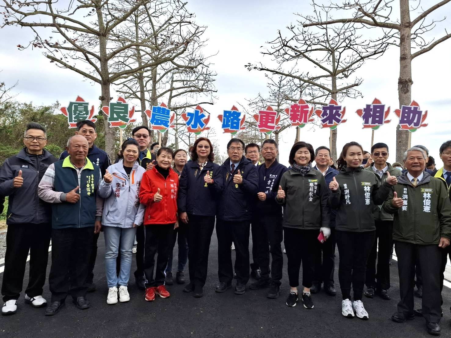 黃偉哲視察將軍農路改善 全國首創融入木棉樹景觀打造特色農路 黃偉哲視察將軍農路改善 全國首創融入木棉樹景觀打造特色農路
