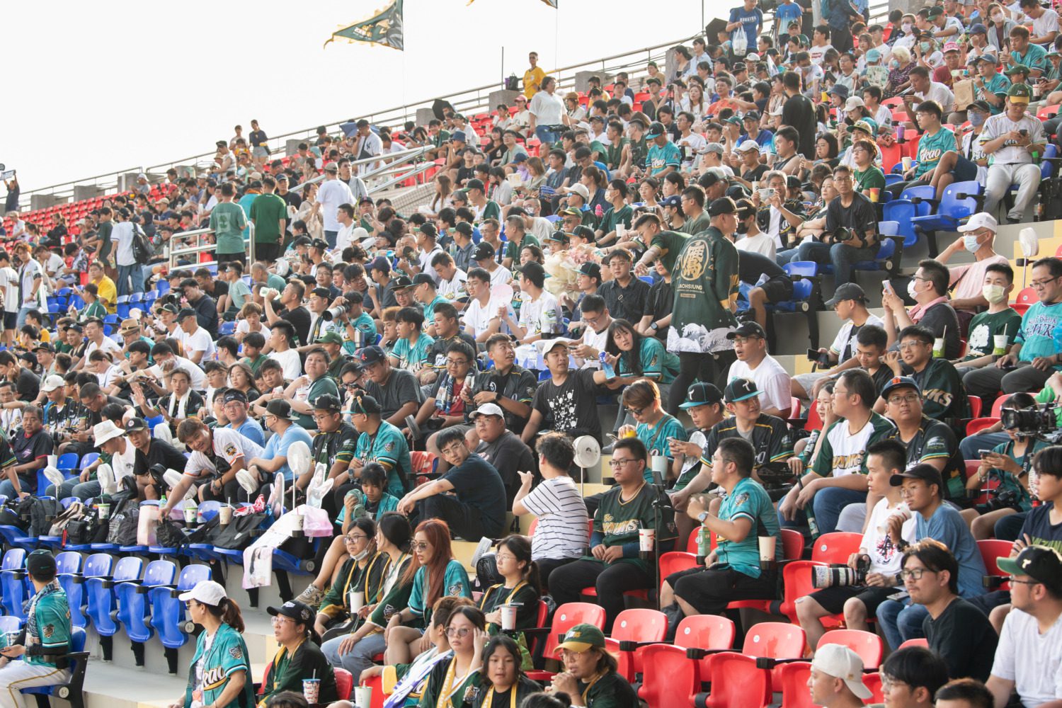 嘉義市2025職棒賽季開打 19場一軍賽事燃爆全場