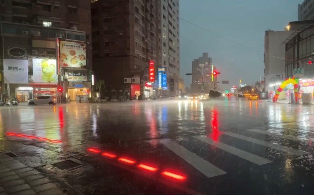 嘉義市打造智慧安全路口 確保市民交通出行更安心 嘉義市打造智慧安全路口 確保市民交通出行更安心