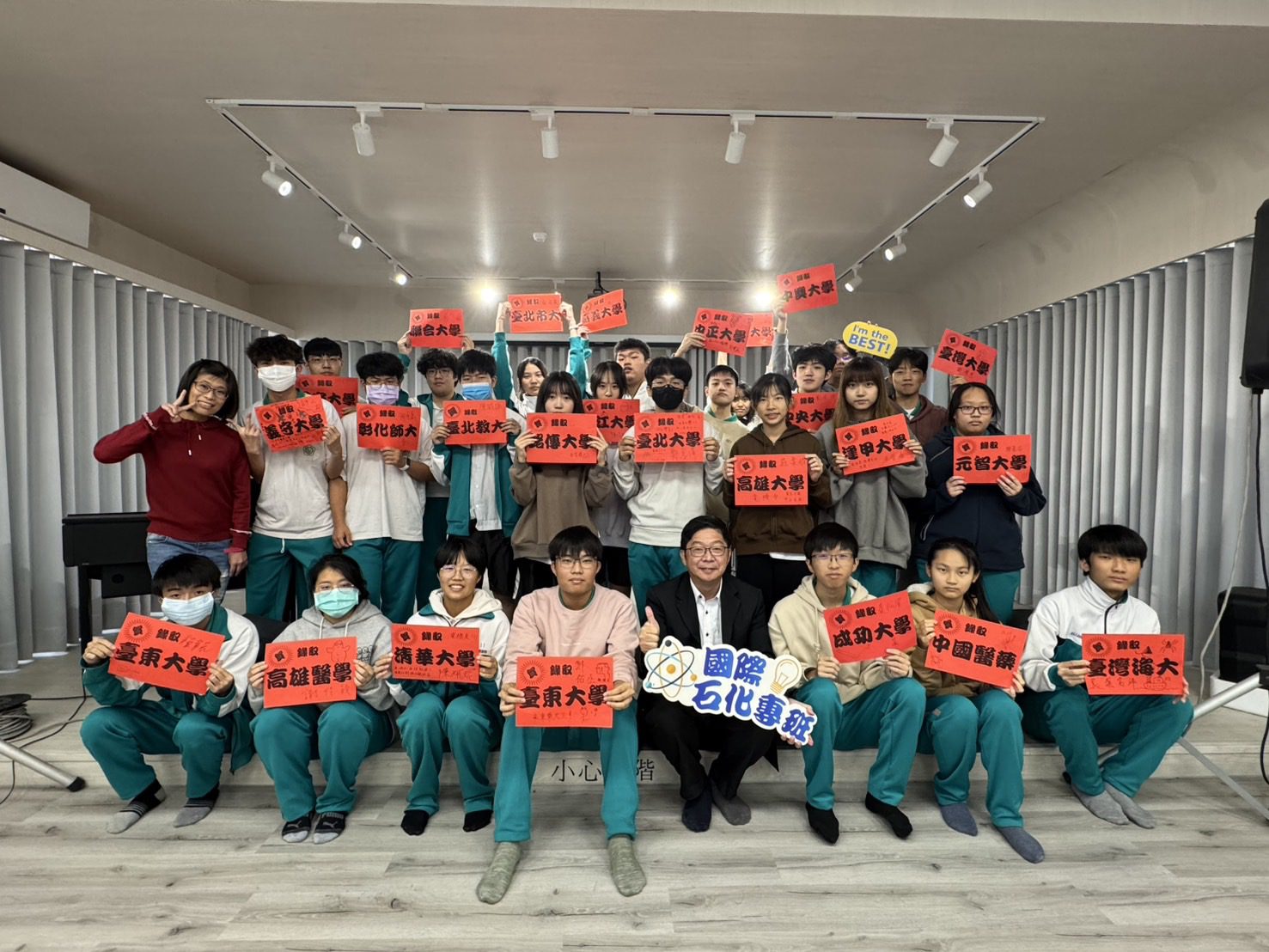 仁武高中繁星再創紀錄，錄取率達82.19%，近6成摘星國立及醫學大學