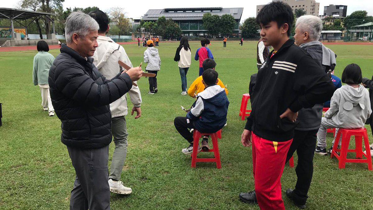 113學年度南投縣手擲滑翔機競賽登場 200名學子共逐飛行夢想