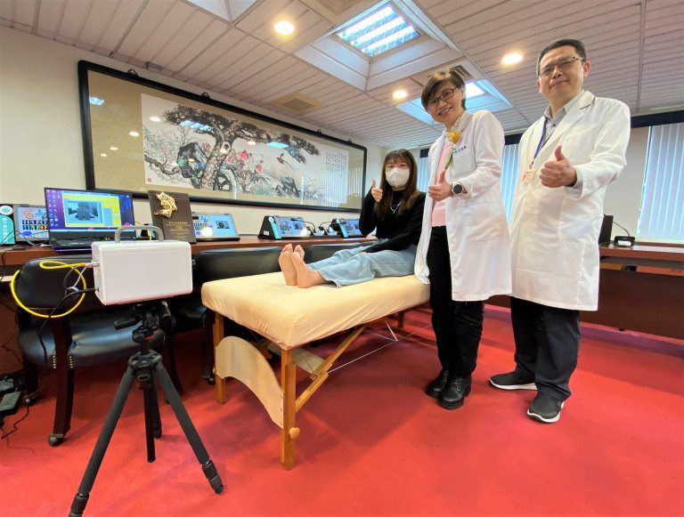 台中榮總短波近紅外高光譜快照 糖尿病足風險全都露!為糖友提供精準檢測 台中榮總短波近紅外高光譜快照 糖尿病足風險全都露!為糖友提供精準檢測