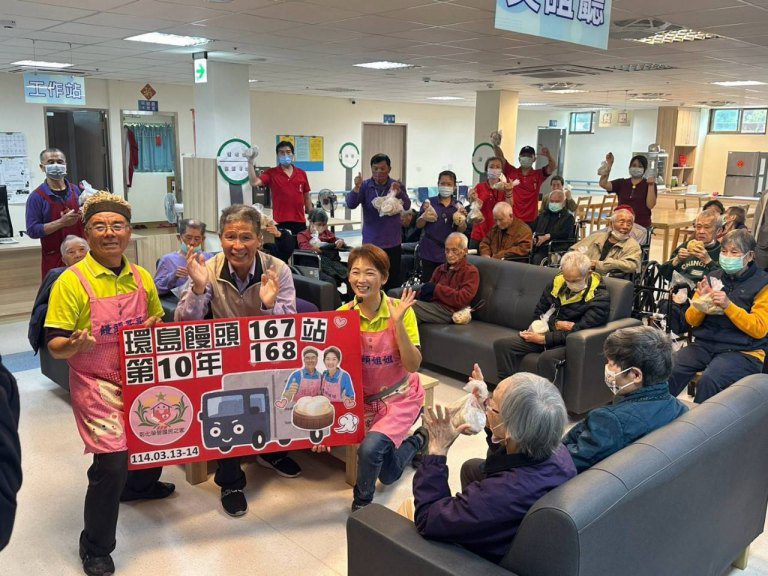 環島饅頭列車駛入彰化榮家 傳遞溫暖幸福傳遞愛~ 環島饅頭列車駛入彰化榮家 傳遞溫暖幸福傳遞愛~