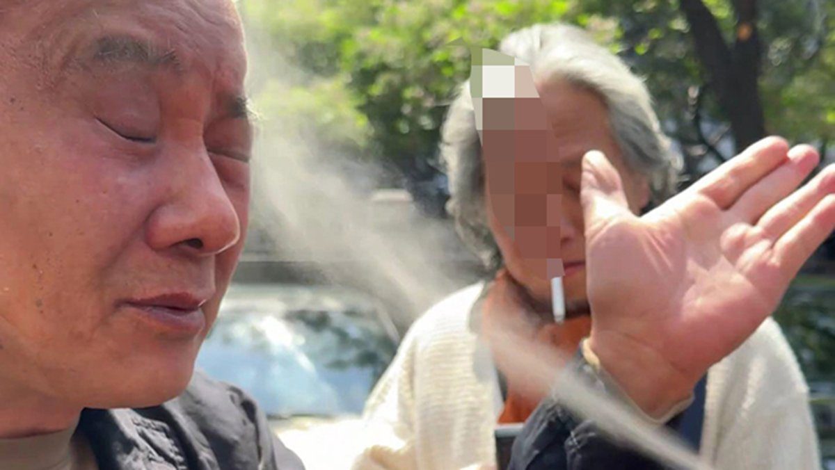 知名YouTuber「烏鴉」與「北盜」黑金城法院外爆衝突 防狼噴霧四散 知名YouTuber「烏鴉」與「北盜」黑金城法院外爆衝突 防狼噴霧四散