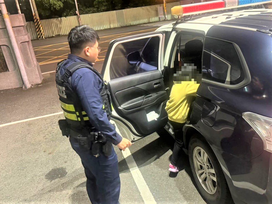 女童想爸爸 興安警協助聯繫返家 女童想爸爸 興安警協助聯繫返家