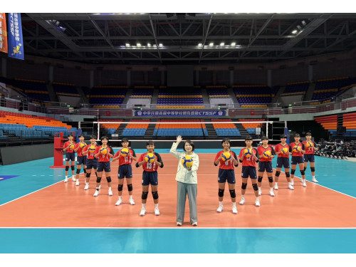 113學年度國民中學排球聯賽(JHVL)甲組決賽 周縣長致贈加菜金為本縣選手打氣! 113學年度國民中學排球聯賽(JHVL)甲組決賽 周縣長致贈加菜金為本縣選手打氣!