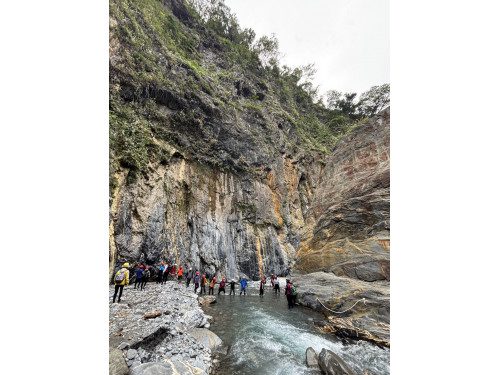 哈尤溪落石意外 遊客已平安返家 營運團隊即刻啟動因應作為 哈尤溪落石意外 遊客已平安返家 營運團隊即刻啟動因應作為