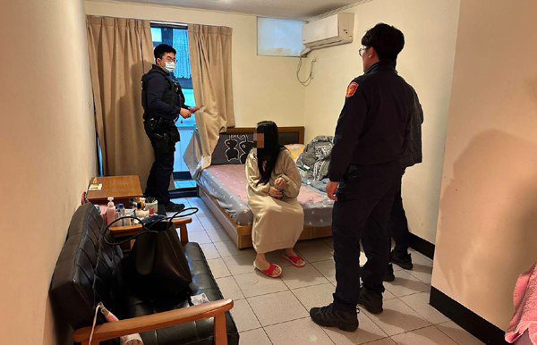 楊梅泰籍女子賣淫 警察據報查緝到案 楊梅泰籍女子賣淫 警察據報查緝到案