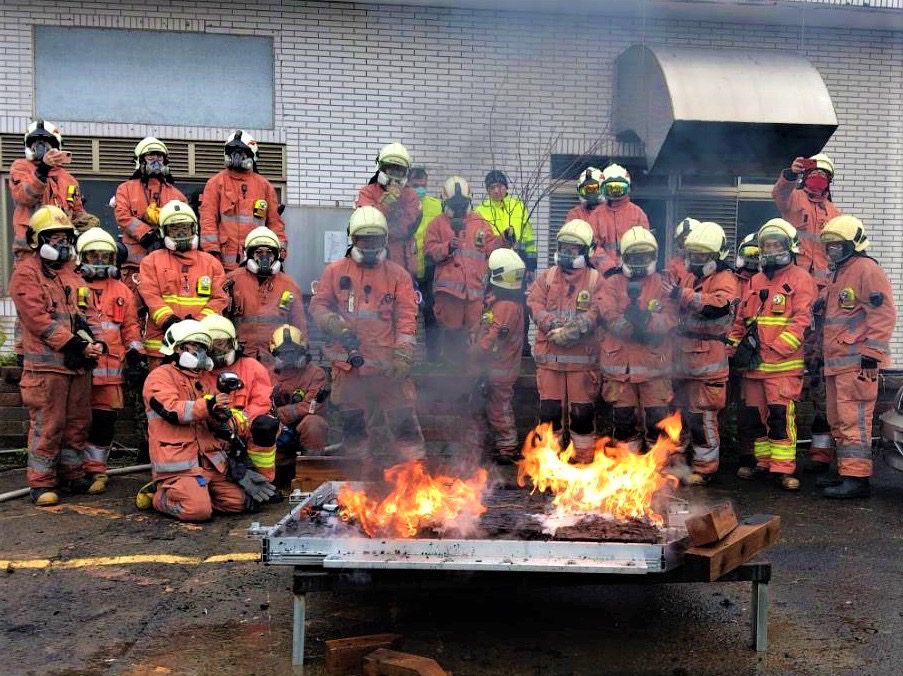 強化電動車火災應變能力　竹市消防局「鋰電池實火訓練」震撼登場