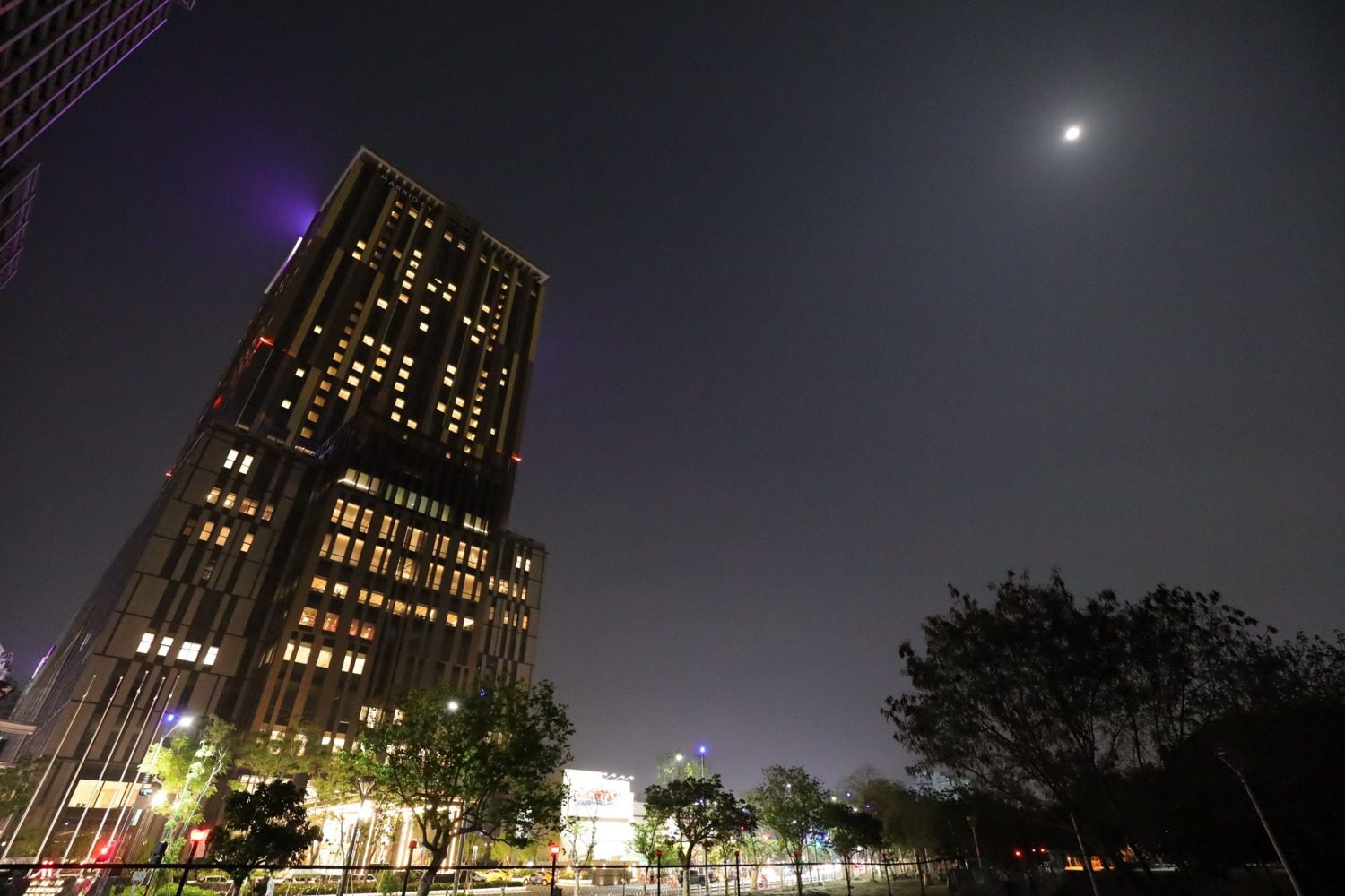 高雄萬豪酒店連續五年響應關燈愛地球 3/22再次展現永續未來 高雄萬豪酒店連續五年響應關燈愛地球 3/22再次展現永續未來