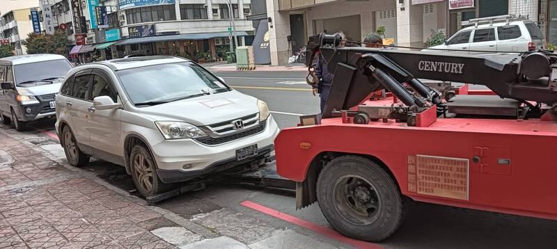 霸王車欠稅和罰鍰35萬趴趴走   系統告警 跨機關聯合成功查扣 霸王車欠稅和罰鍰35萬趴趴走   系統告警 跨機關聯合成功查扣