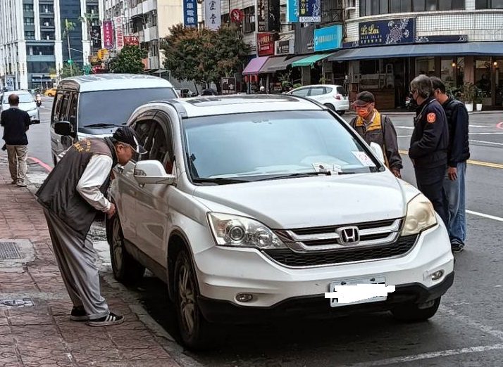 欠繳大戶車輛查扣聯合通報系統」發威   高雄區監理所跨機關執法查扣 欠繳大戶車輛查扣聯合通報系統」發威   高雄區監理所跨機關執法查扣