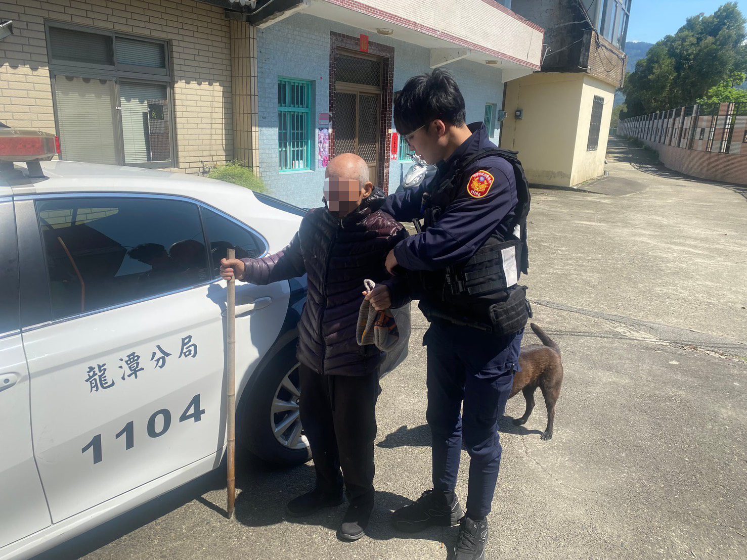 81歲失智老翁迷途街頭 龍潭警憑「這數字」助順利返家 81歲失智老翁迷途街頭 龍潭警憑「這數字」助順利返家