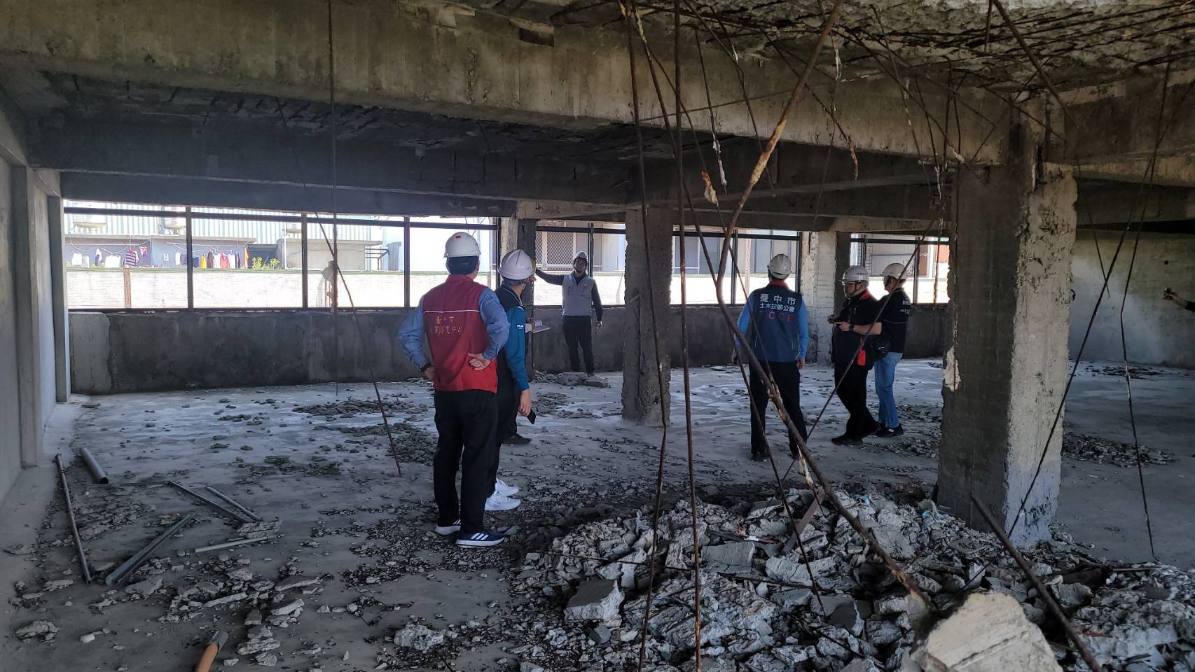 台中清水老舊大樓5、6樓塌陷 都發局採3大措施維護公安 台中清水老舊大樓5、6樓塌陷 都發局採3大措施維護公安