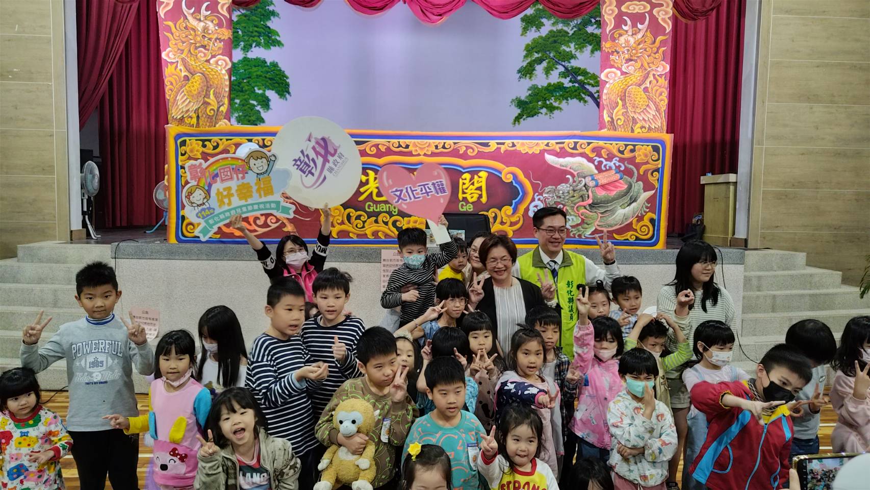 親子劇場巡演熱鬧登場 戲劇魅力激發孩子們的創意與想像力 親子劇場巡演熱鬧登場 戲劇魅力激發孩子們的創意與想像力