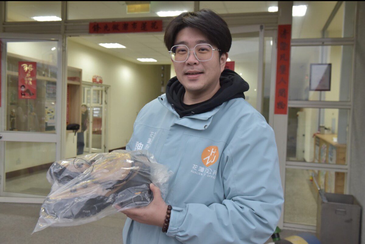 同鄉公益總會贈各式鞋 感謝花蓮市清潔隊員維護市容辛勞