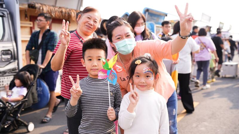 「2025鹽琉開趴」爆萌登場!「園仔」帶路 親子同樂玩翻天! 「2025鹽琉開趴」爆萌登場!「園仔」帶路 親子同樂玩翻天!