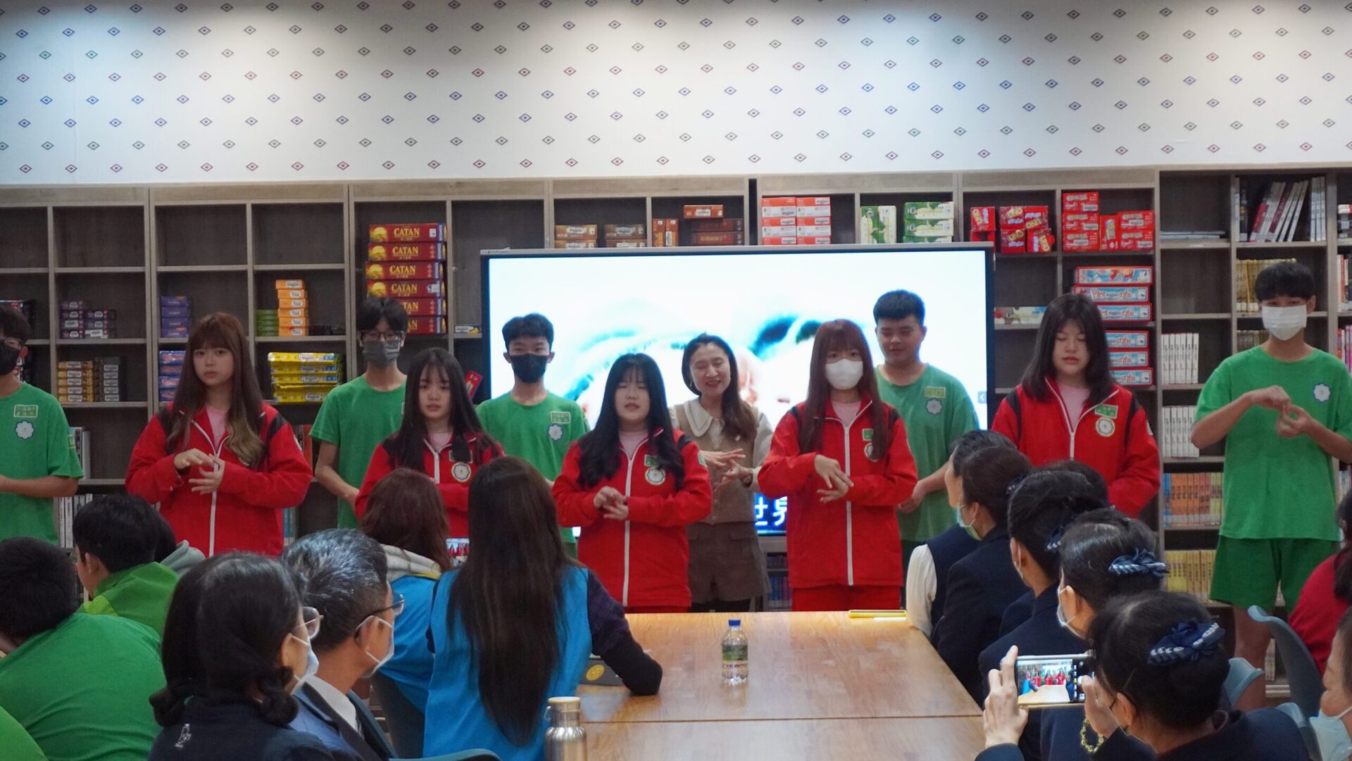 提升學子閱讀素養 八德國中靜思書軒今揭牌