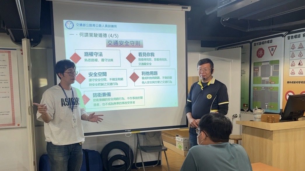 高雄市區監理所創新便民措施 道安講習委外開辦獲好評