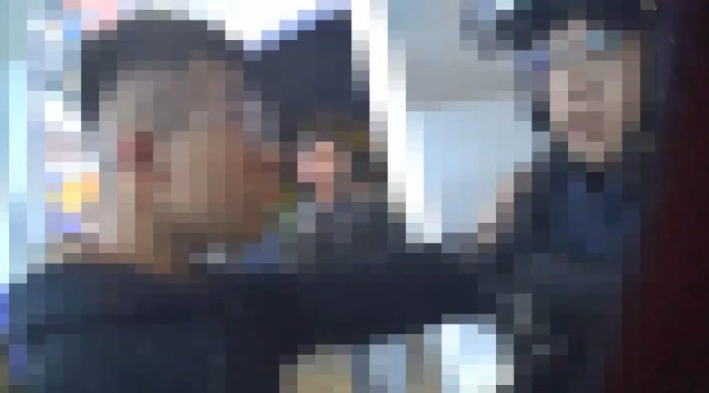 【有片】中壢21歲男酒後失控對警揮拳 遭壓制帶回管束