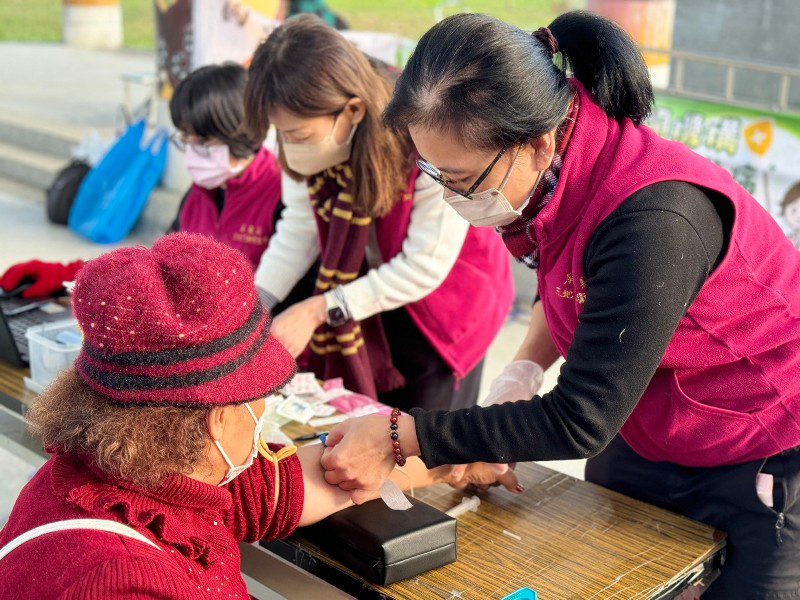 屏縣衛生局呼籲民眾「舉手一起篩 結核說掰掰」 屏縣衛生局呼籲民眾「舉手一起篩 結核說掰掰」