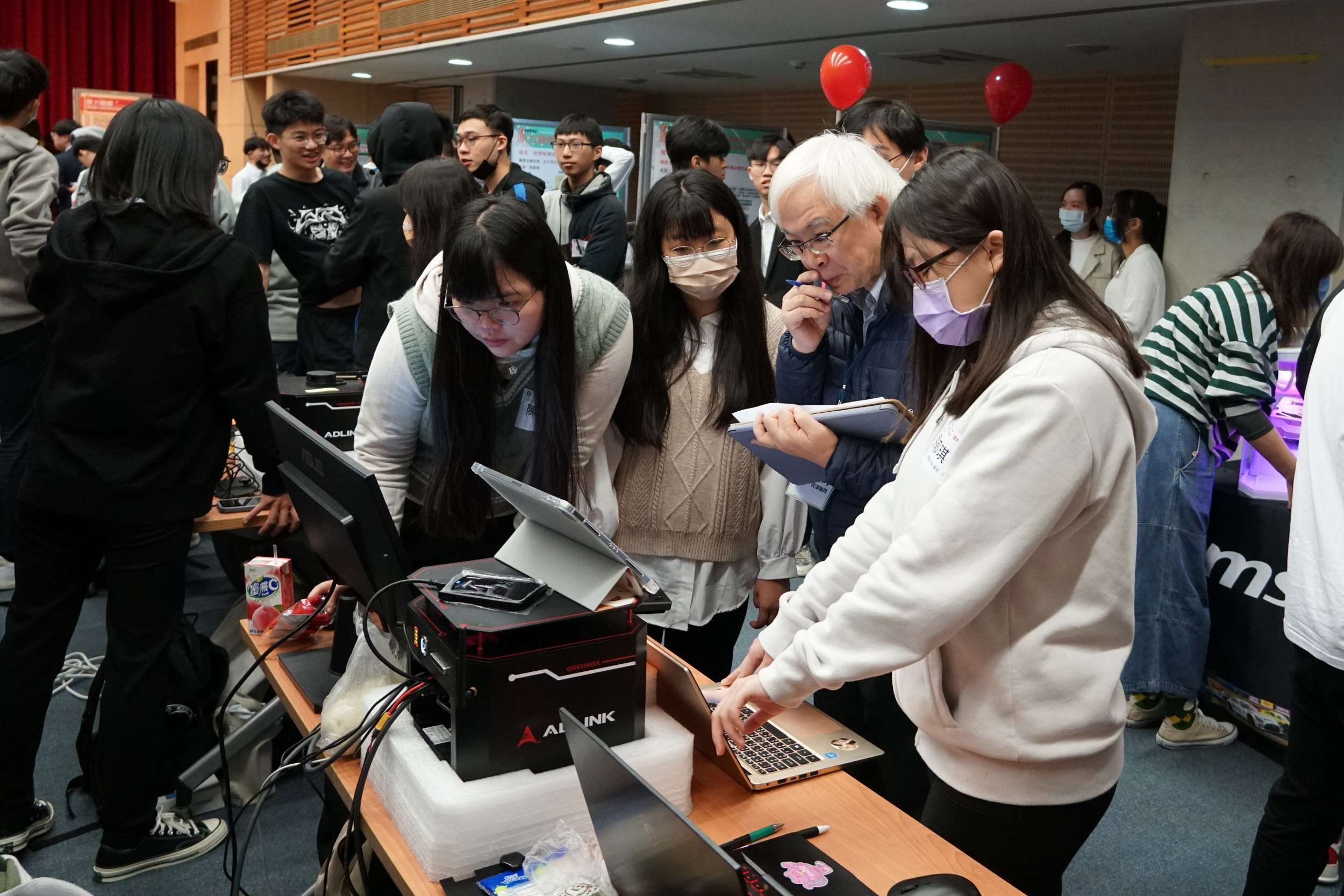 搶攻未來科技趨勢!中原大學深化AI教育提升學子競爭力 搶攻未來科技趨勢!中原大學深化AI教育提升學子競爭力