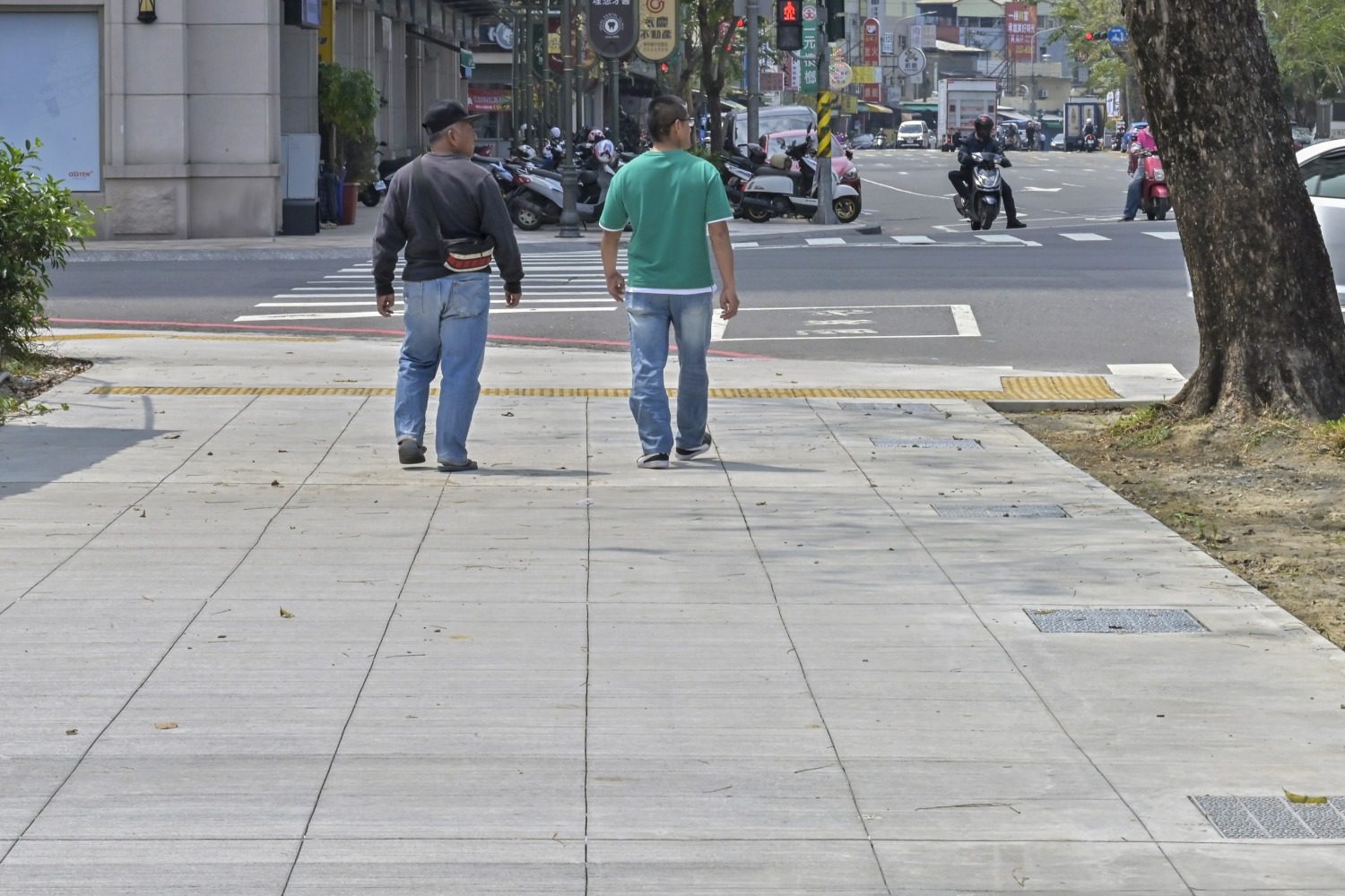 讓運動散步更安全 楠梓運動園區外環步道整建完成 讓運動散步更安全 楠梓運動園區外環步道整建完成